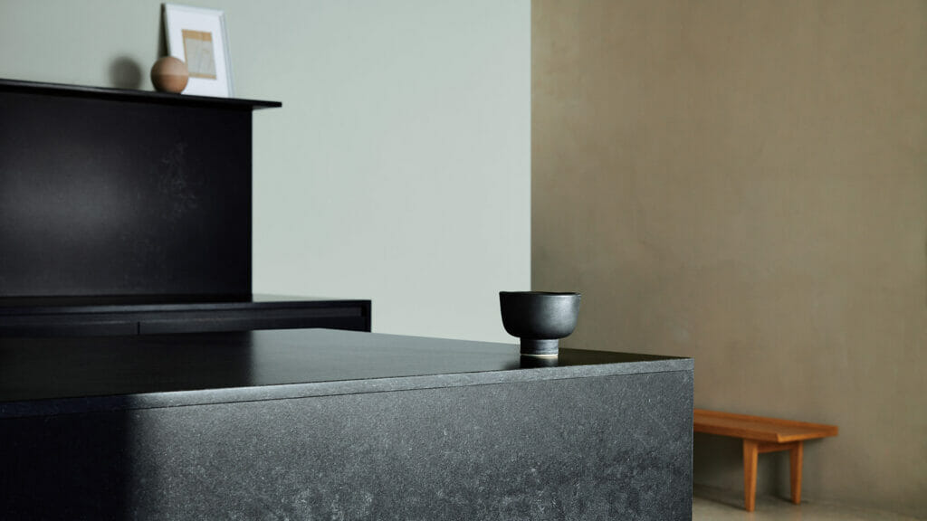 Caesarstone Black Tempal | 130’’ x 64.6’’ | 2 CM| Natural Finish Quartz Slab