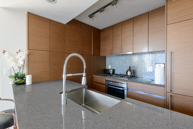 Radianz Quartz Surfaces Contrail |60’’ x 122’’|2 cm Polished Quartz Slab