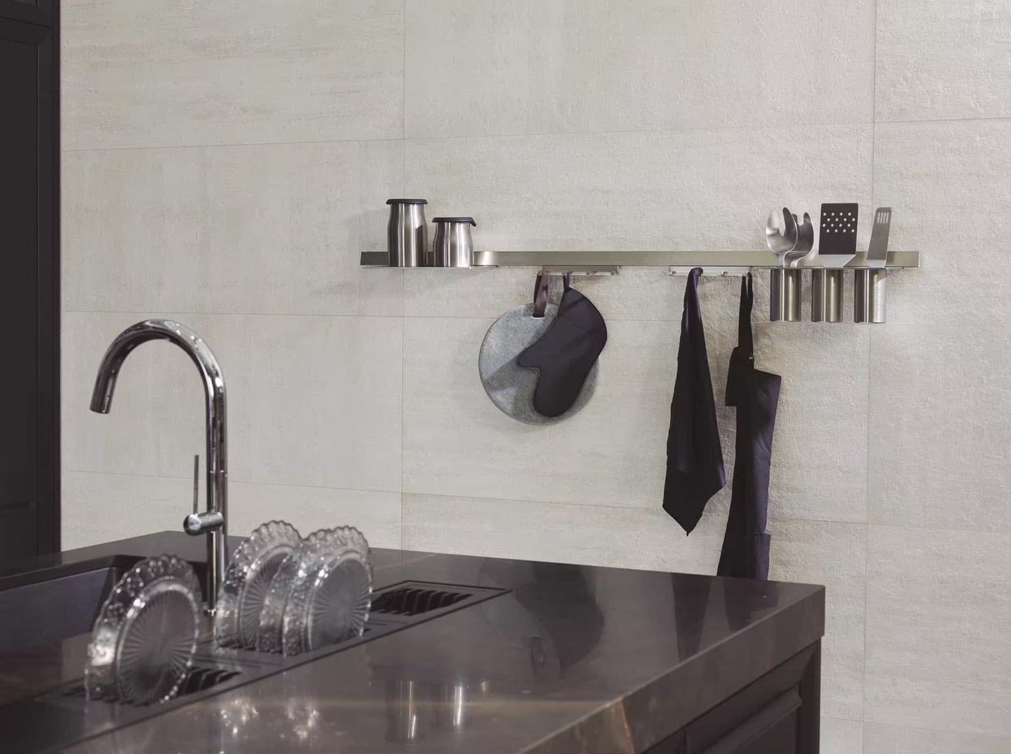 Porcelanosa Nantes Caliza 18"X47" Ceramic Wall Tile