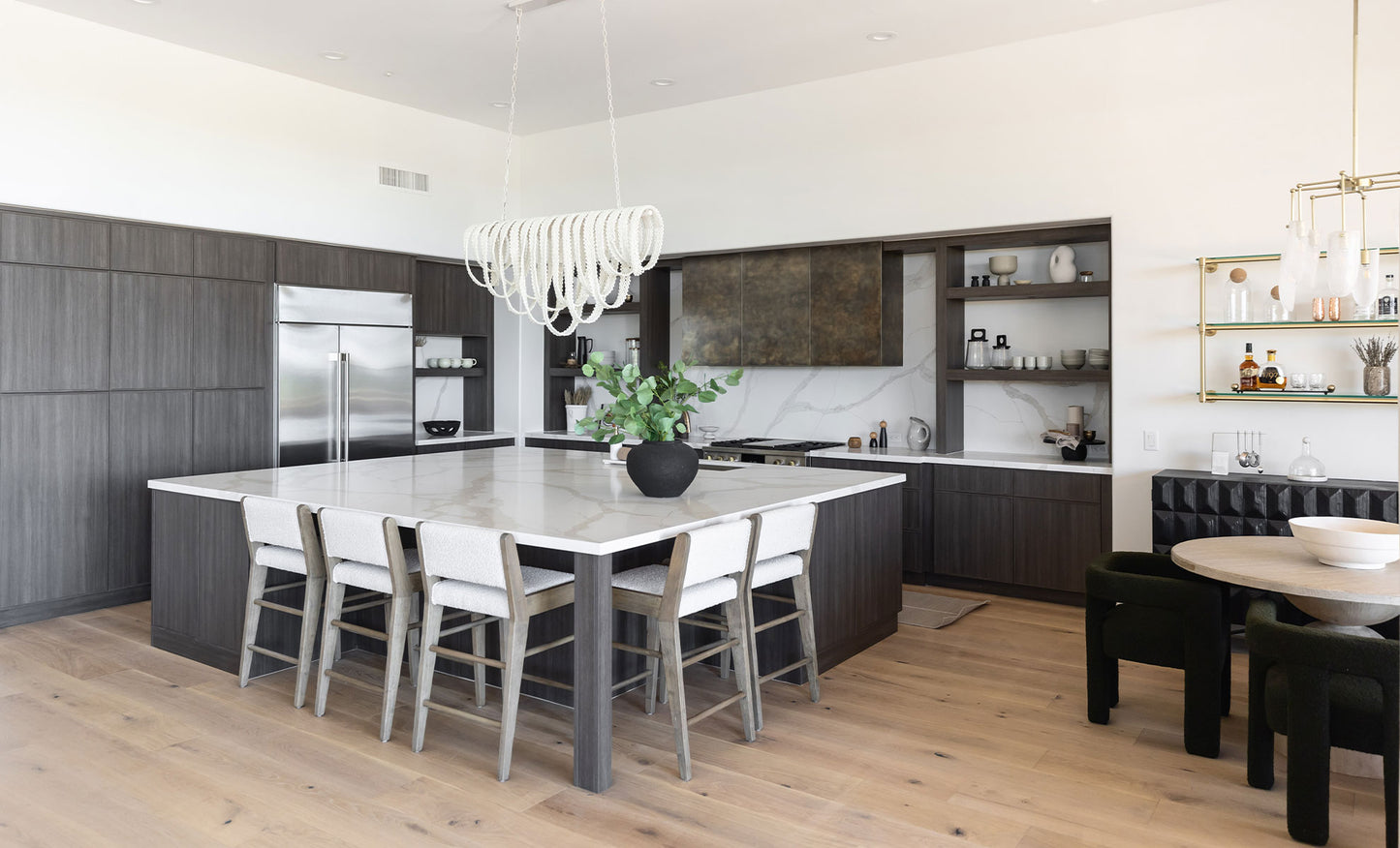 Vadara Quartz Aurum Polished 126" x 63" 2 cm Quartz Slab