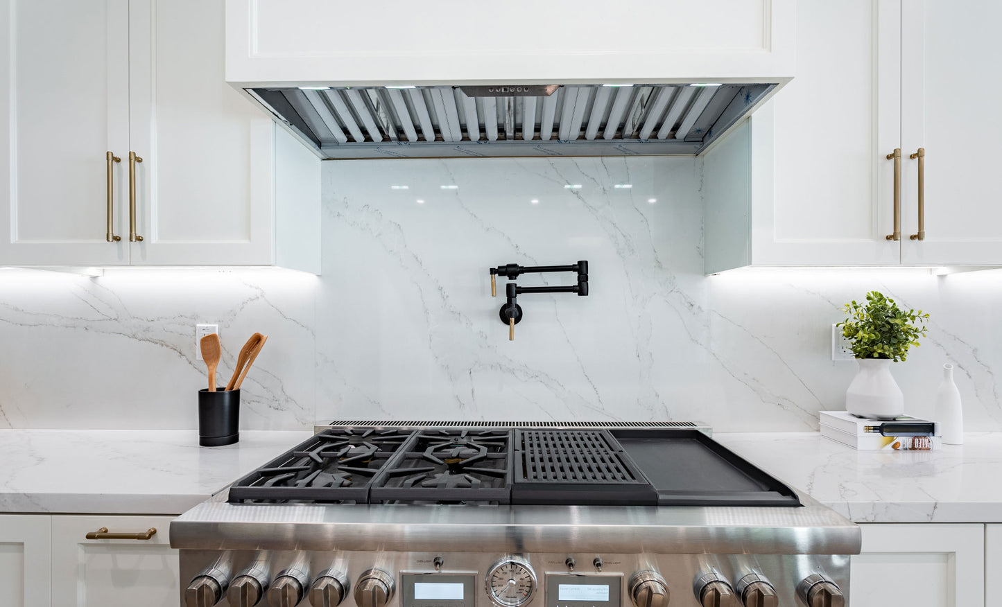 Vadara Quartz Phoenix Sky Polished 126" x 63" 2 cm Quartz Slab