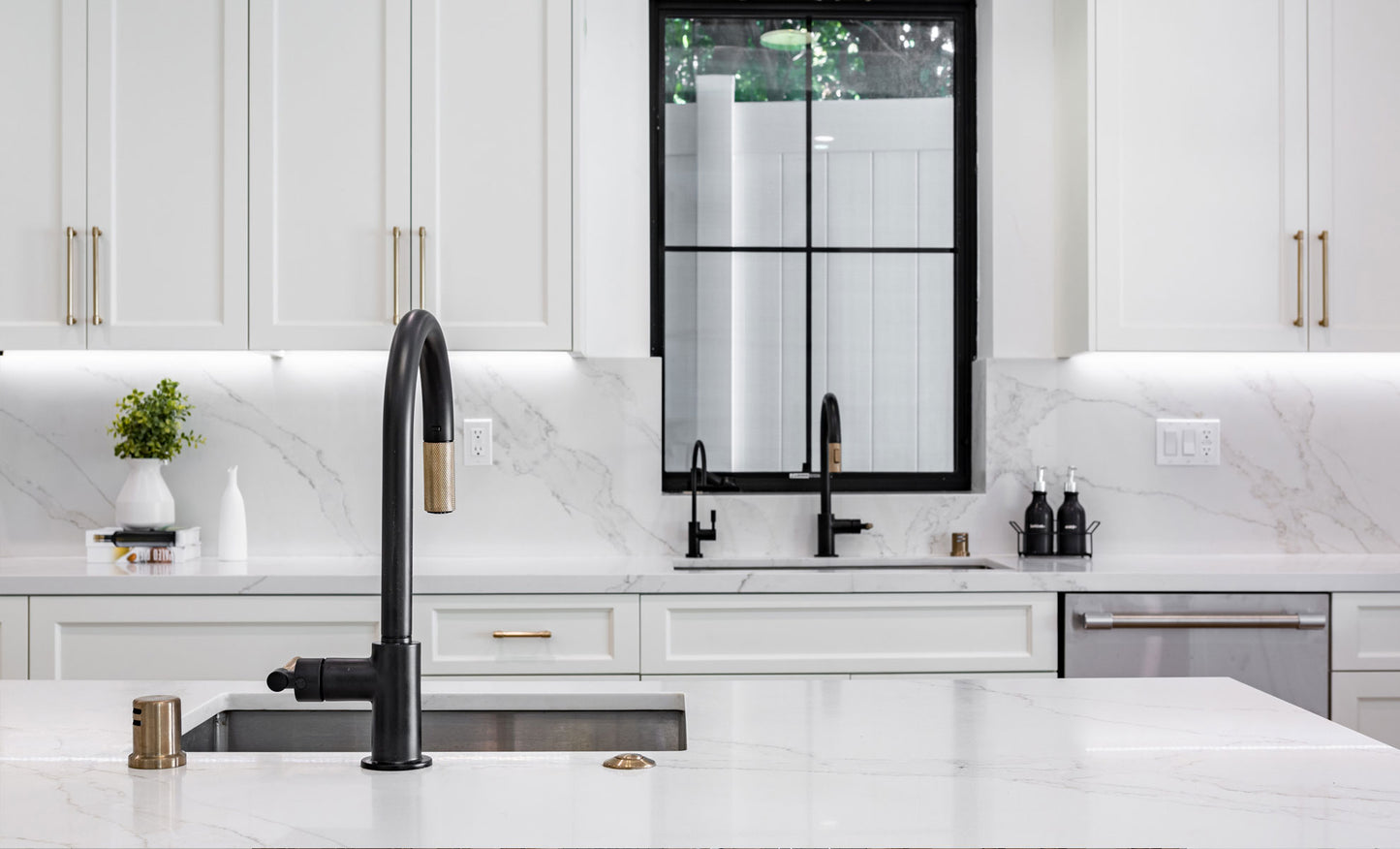Vadara Quartz Phoenix Sky Polished 126" x 63" 2 cm Quartz Slab