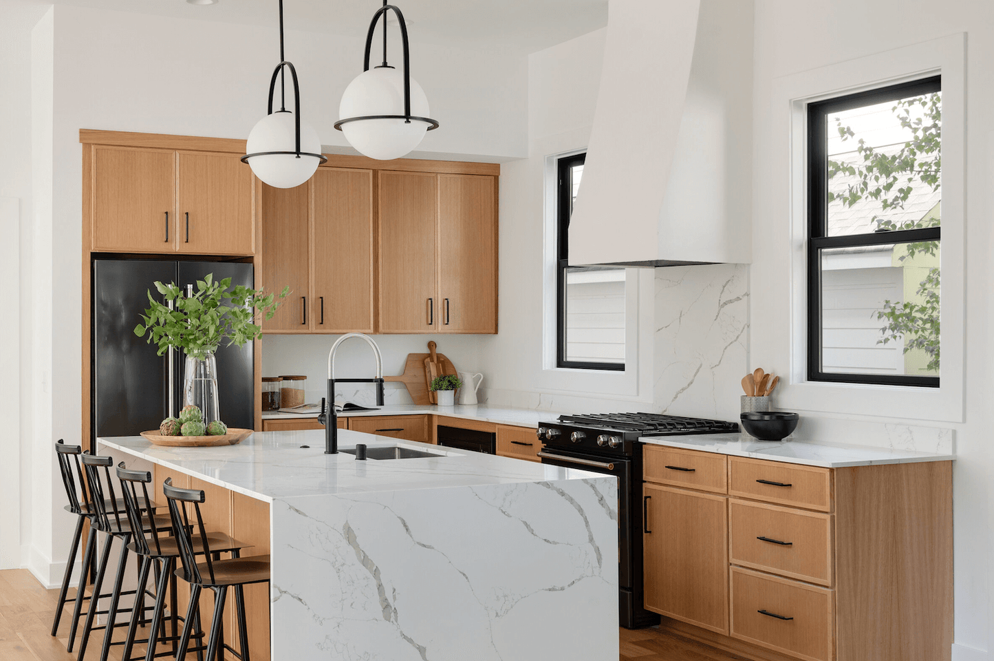 HanStone Calacatta Extra 130" x 65" x 2 cm" Polished Quartz Slab