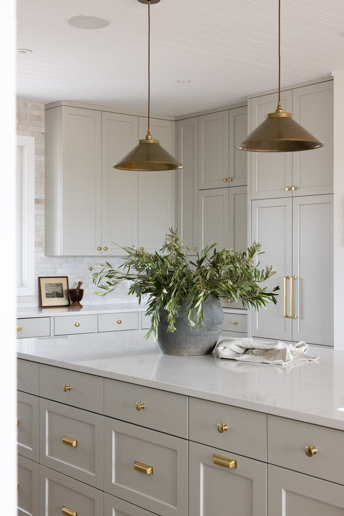 HanStone Montauk 130" x 65" x 2 cm" Polished Quartz Slab
