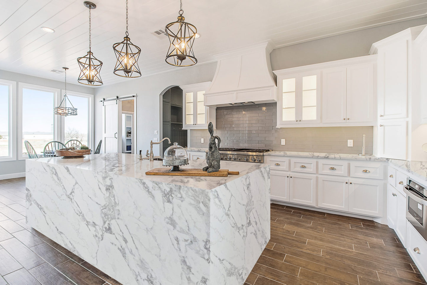 Stratus Surfaces|Status Quartz| Regal Arabescato™ |139 x 79 x 2 cm Polished Quartz Slab