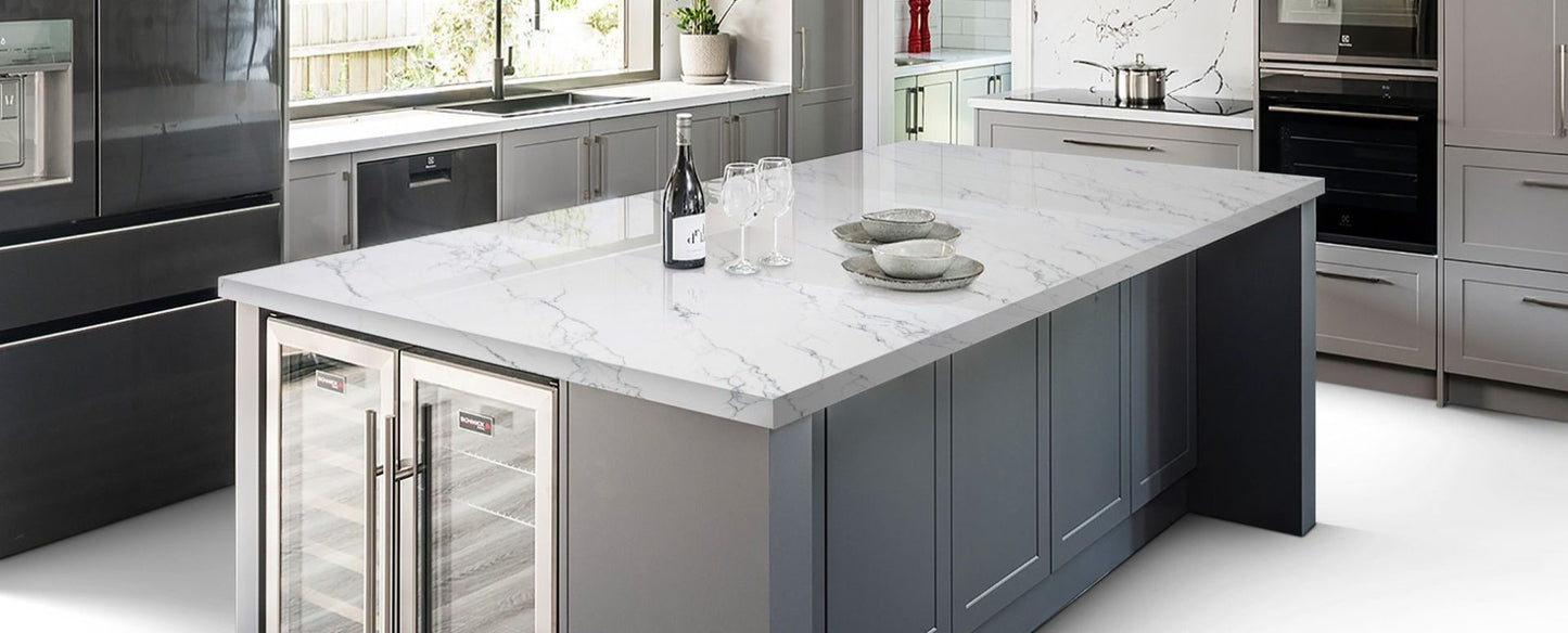 Raphael Stone Venatino White |126' x63''|&nbsp; 2 cm Polished Quartz Slab